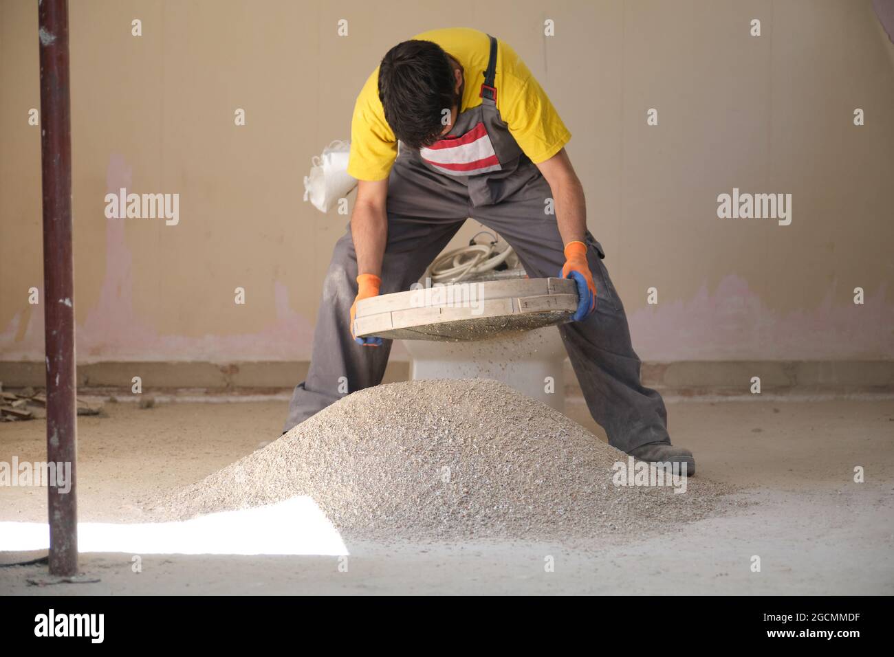 Tamiz de arena de grava fotografías e imágenes de alta resolución - Alamy