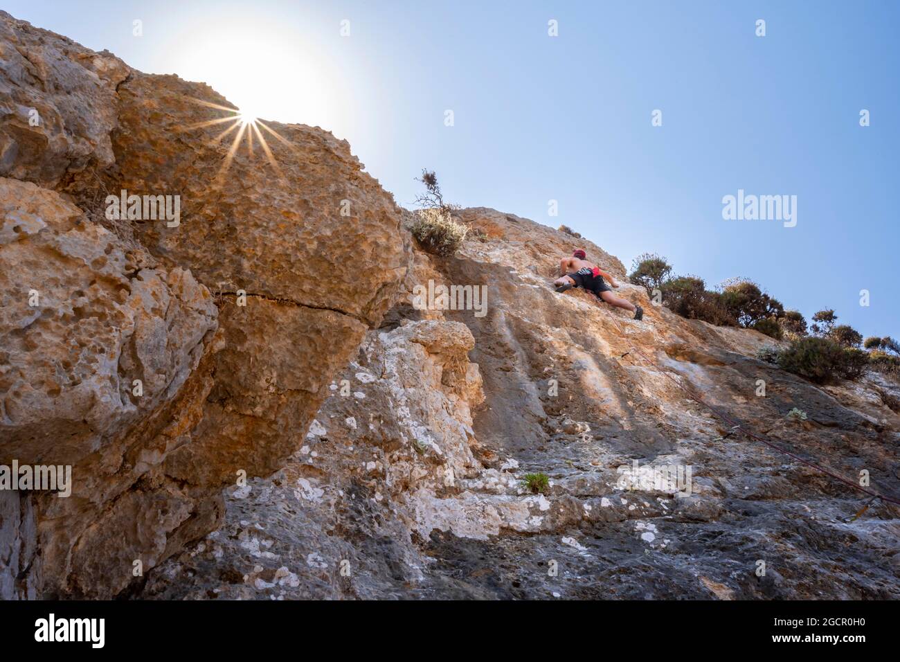 Escalada en roca, escalada en plomo, escalada deportiva, Kalymnos, Dodecaneso, Grecia Foto de stock