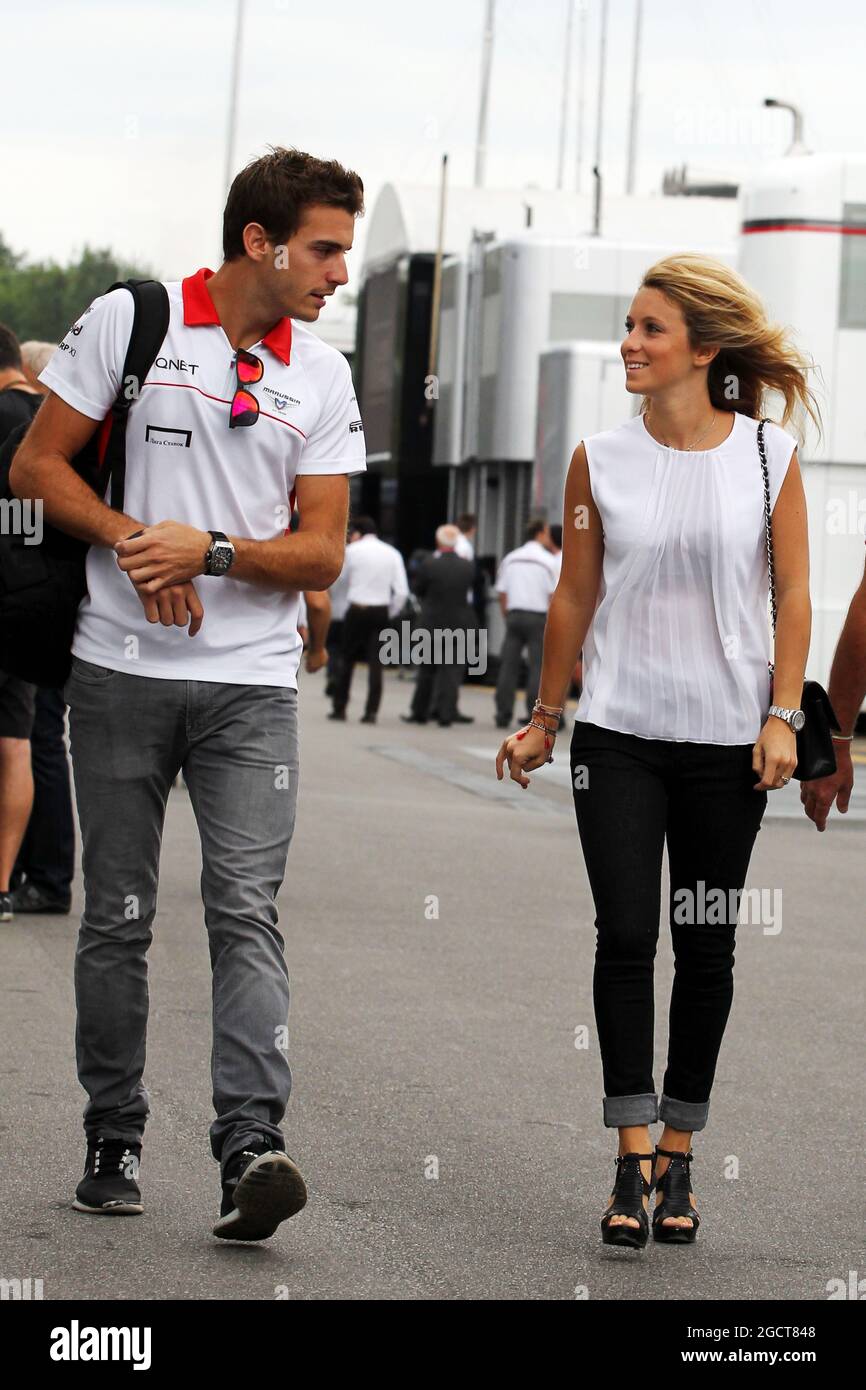 Jules Bianchi (FRA) Marussia F1 Equipo con la novia Camille Marchetti  (FRA). Gran Premio de Italia, domingo 8th de septiembre de 2013. Monza  Italia Fotografía de stock - Alamy