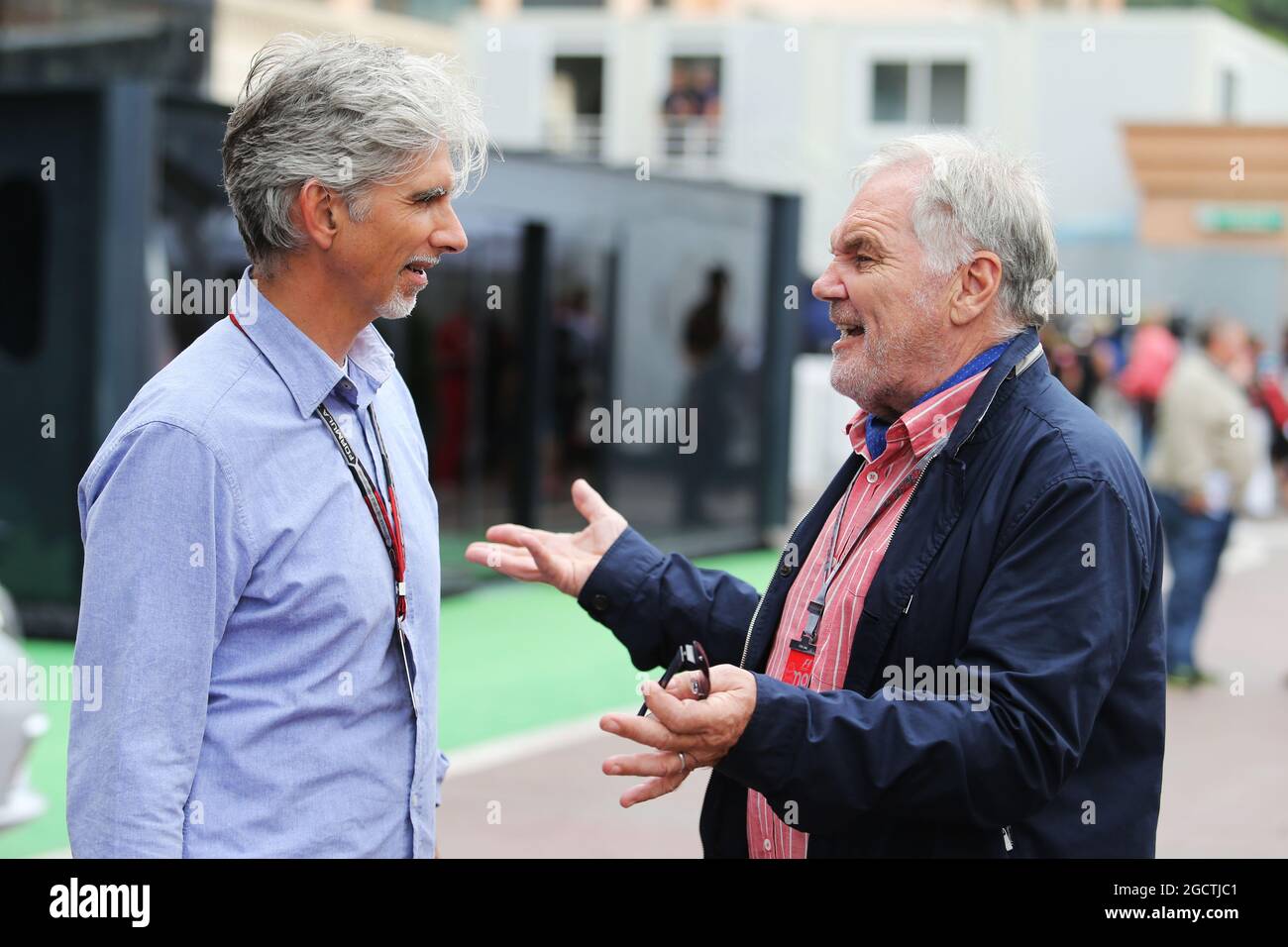 (De L a R): Damon Hill (GBR) Sky Sports Presentador con Patrick Head (GBR) Williams Co-Fundador. Gran Premio de Mónaco, jueves 22nd de mayo de 2014. Monte Carlo, Mónaco. Foto de stock