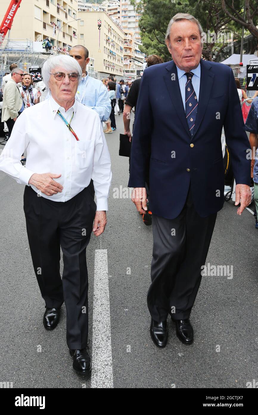 Bernie Ecclestone (GBR) en la red con Michel Boeri, Vicepresidente del Consejo Mundial del Deporte Motor y Presidente del Automóvil Club de Mónaco. Gran Premio de Mónaco, domingo 25th de mayo de 2014. Monte Carlo, Mónaco. Foto de stock
