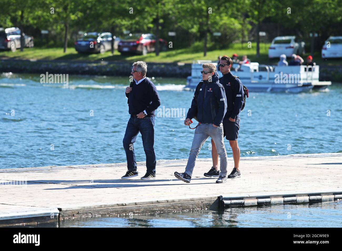 Marcus Ericsson (SWE) Sauber F1 Equipo con Eje Elgh (SWE) Gerente de Conductor (izquierda). Gran Premio de Canadá, sábado 6th de junio de 2015. Montreal, Canadá. Foto de stock
