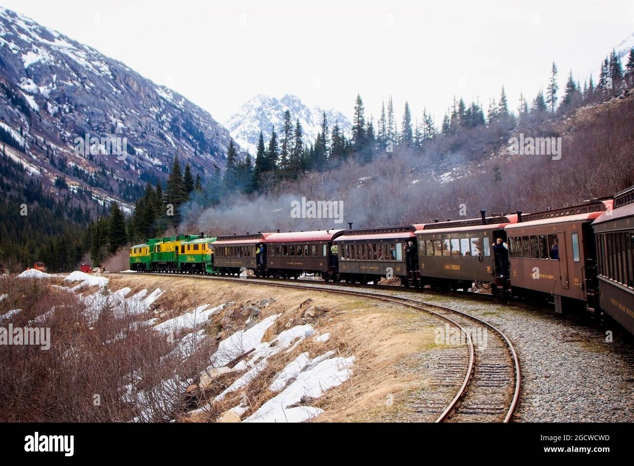El ferrocarril White Pass & Yukon Route corre desde Skagway hasta las Rocosas (un ferrocarril de vía estrecha construido en 1898 durante la fiebre del oro de Klondike), Alaska, Foto de stock