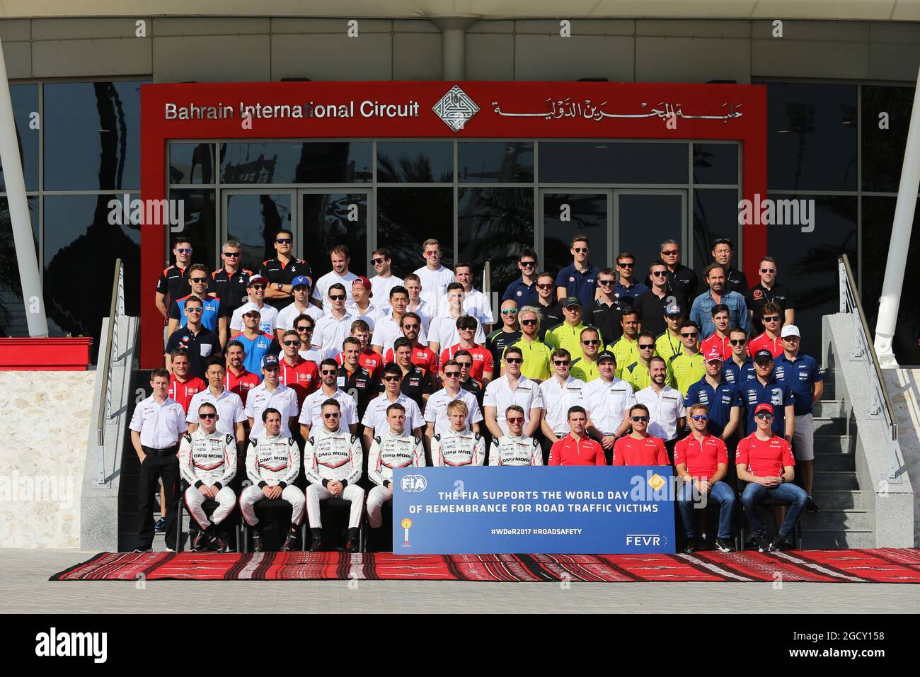 Fotografía de grupo de los pilotos al final de la temporada. FIA World Endurance Championship, Ronda 9, jueves 16th de noviembre de 2017. Sakhir, Bahrein. Foto de stock