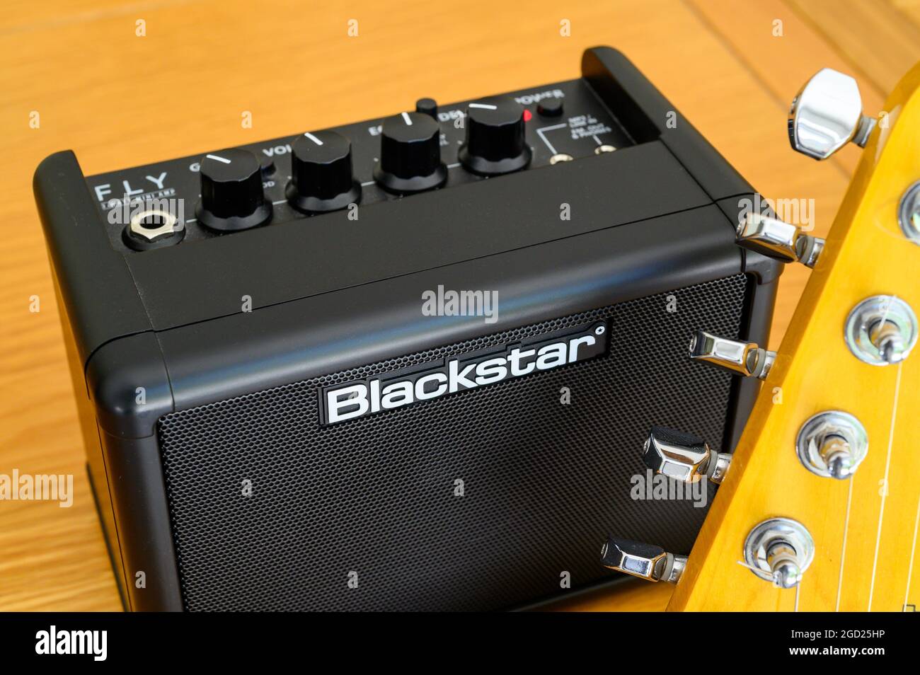 Guitarra electrica con amplificador fotografías e imágenes de alta