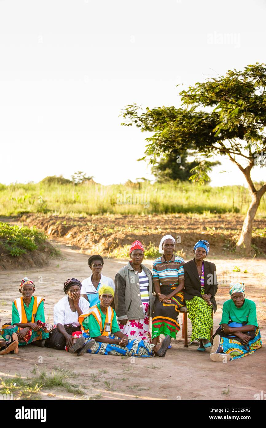 Reunión comunitaria del Grupo de Acción para la Maternidad Segura en el  Centro de Salud Rural Mundabi, Mundabi, Zambia ca. 6 de marzo de 2017  Fotografía de stock - Alamy