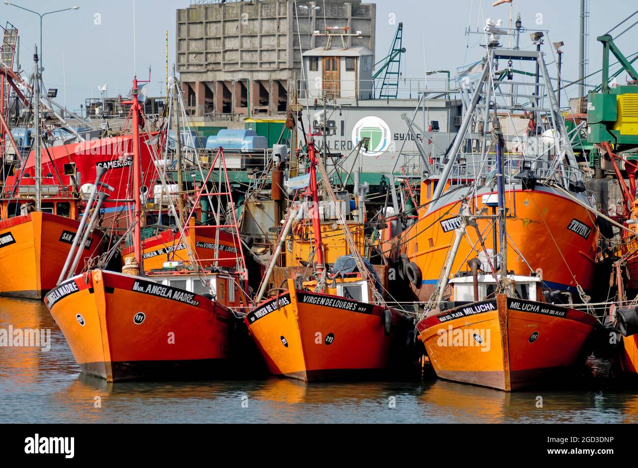 Descolorar Aparentemente importante Barcos de pescadores. Puerto de Mar del Plata. Argentina Fotografía de  stock - Alamy
