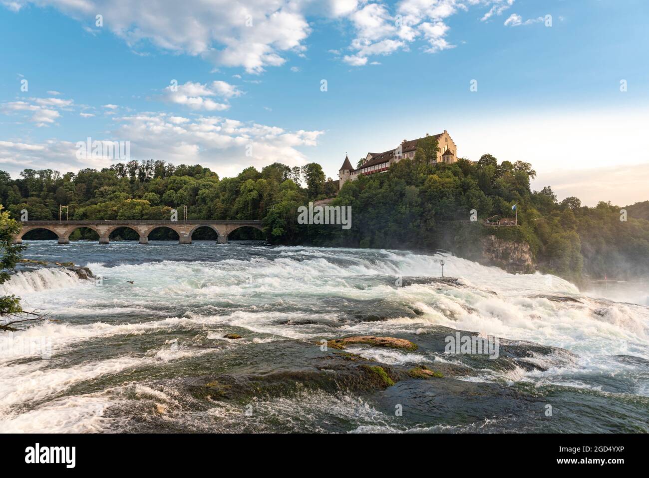 Geografía / viajes, Suiza, Schaffhausen, Neuhausen, Rhin Falls con el castillo de Laufen, DERECHOS ADICIONALES-LIQUIDACIÓN-INFO-NO DISPONIBLE Foto de stock