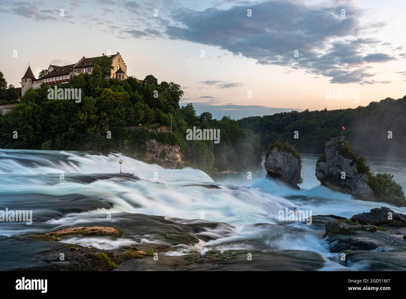 Geografía / viajes, Suiza, Schaffhausen, Neuhausen, Rhin Falls con el castillo de Laufen, DERECHOS ADICIONALES-LIQUIDACIÓN-INFO-NO DISPONIBLE Foto de stock