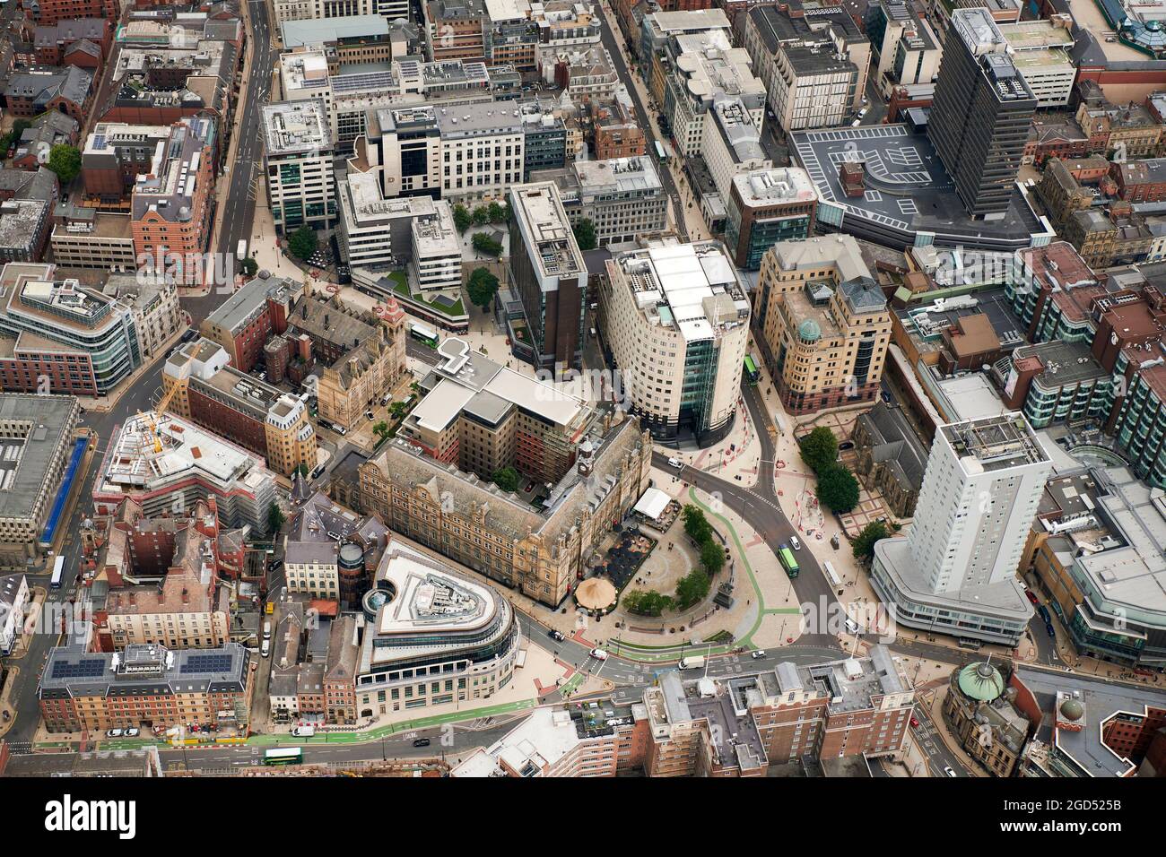 Una vista aérea de la plaza de la ciudad, con la nueva sede del canal 4, el distrito de negocios del centro de la ciudad de Leeds, West Yorkshire, norte de Inglaterra, Reino Unido Foto de stock