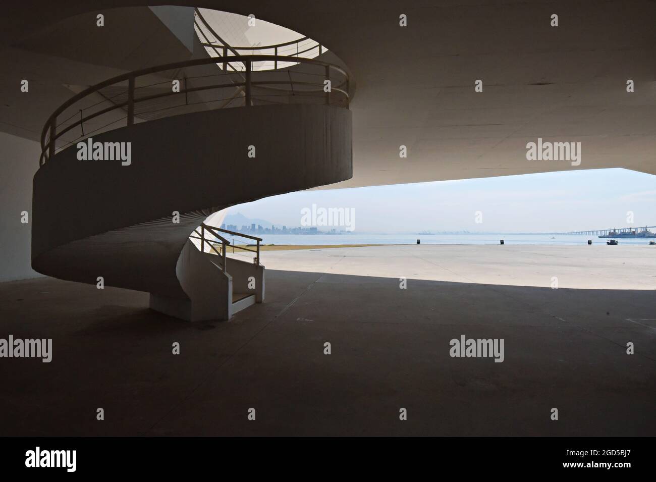 Vista panorámica de la escalera del Teatro Popular Oscar Niemeyer parte
