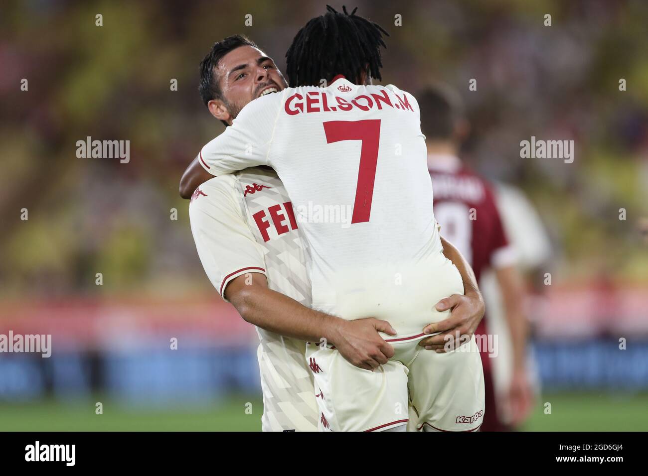 Mónaco, Mónaco, 10th de agosto de 2021. Gelson Martins de AS Monaco celebra con su compañero Kevin Volland después de anotar para dar al bando una ventaja de 1-0 durante el partido de la Liga de Campeones de la UEFA en Stade Louis II, Mónaco. El crédito de la foto debe decir: Jonathan Moscrop / Sportimage Foto de stock