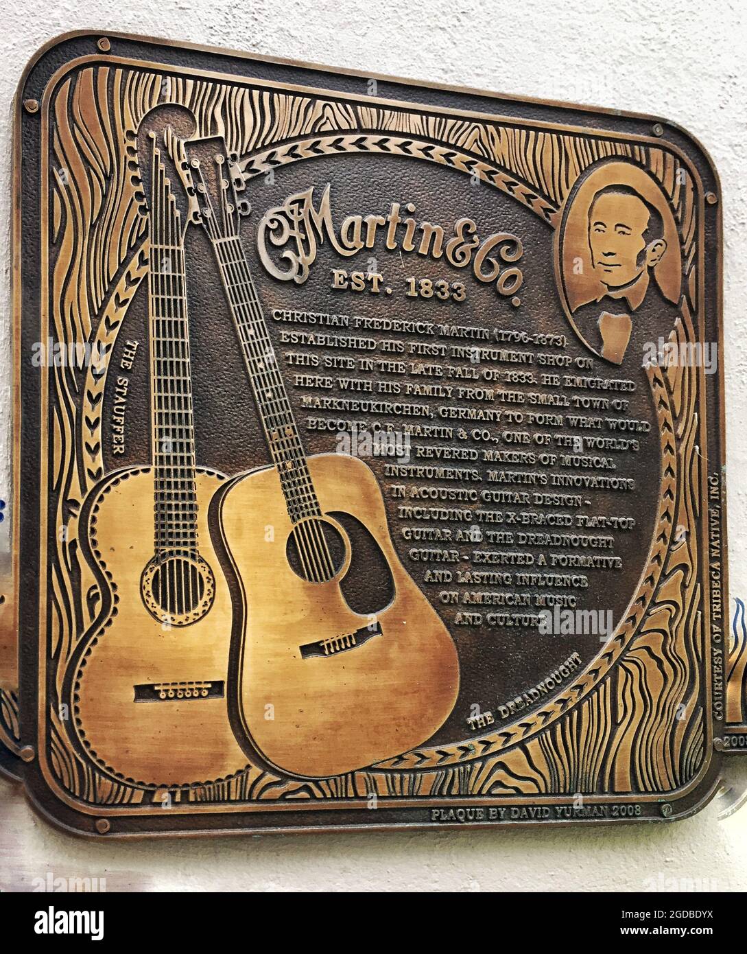 Placa conmemorativa fuera de 196 Hudson Street, NYC, primera tienda de guitarra de Martin & Co Foto de stock