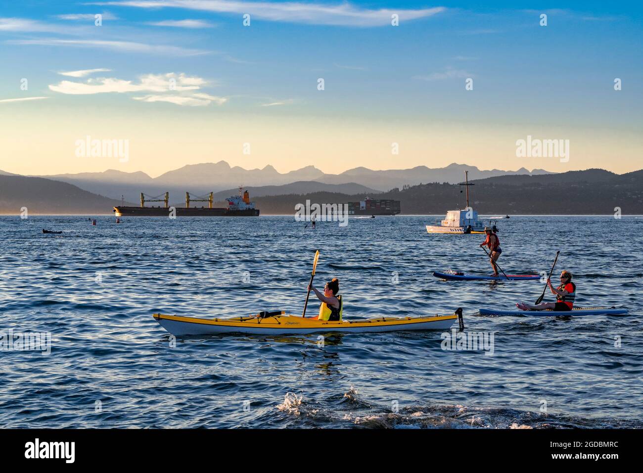 Kayaks, English Bay, Vancouver, British Columbia, Canadá Foto de stock