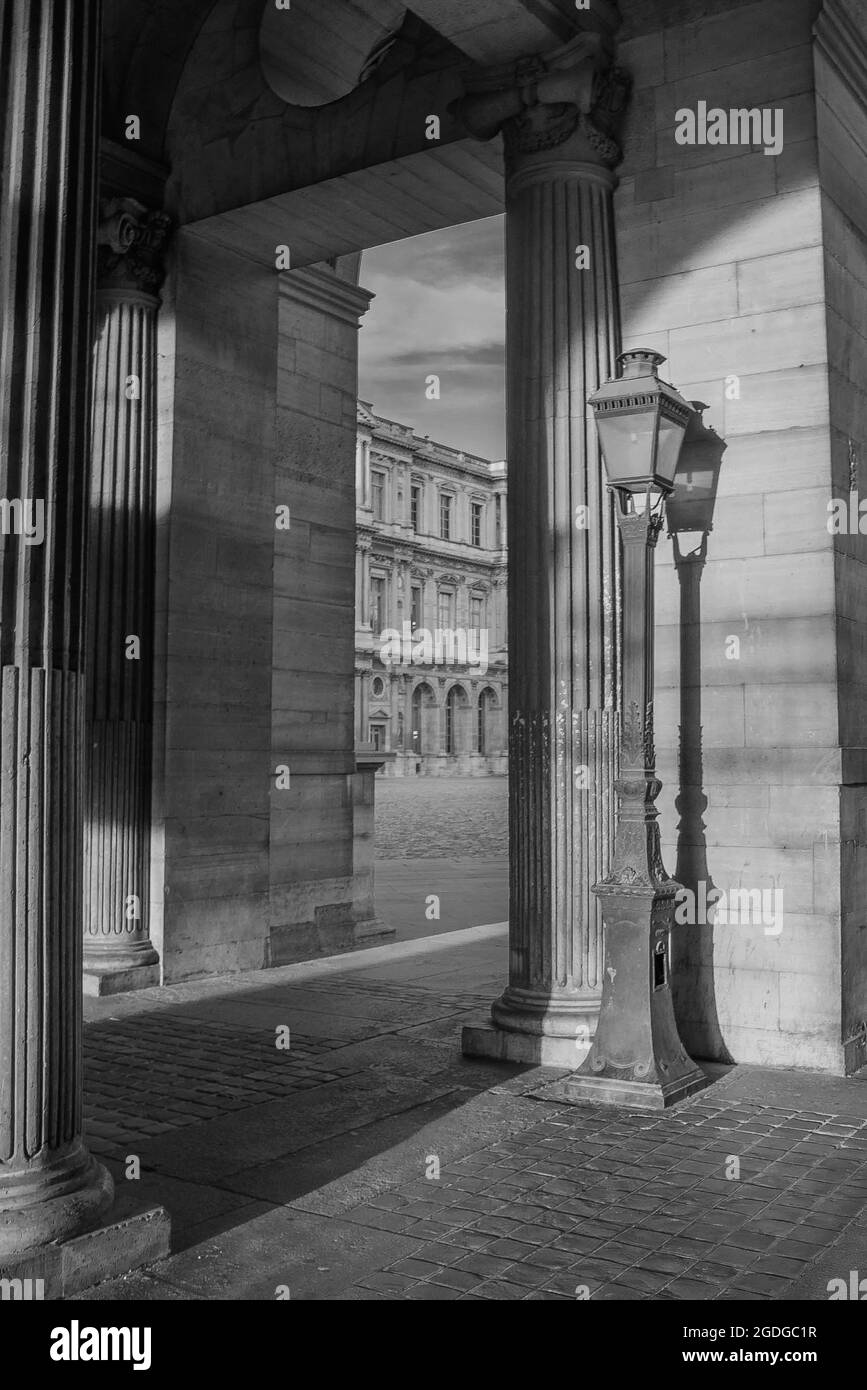 Paris - fotografía de la calle : ' chef-d'oeuvre d'une vie ' à l'ombre de ma vie, je saisie les finesses de l'instant , inocencia émotion par said Anas Foto de stock