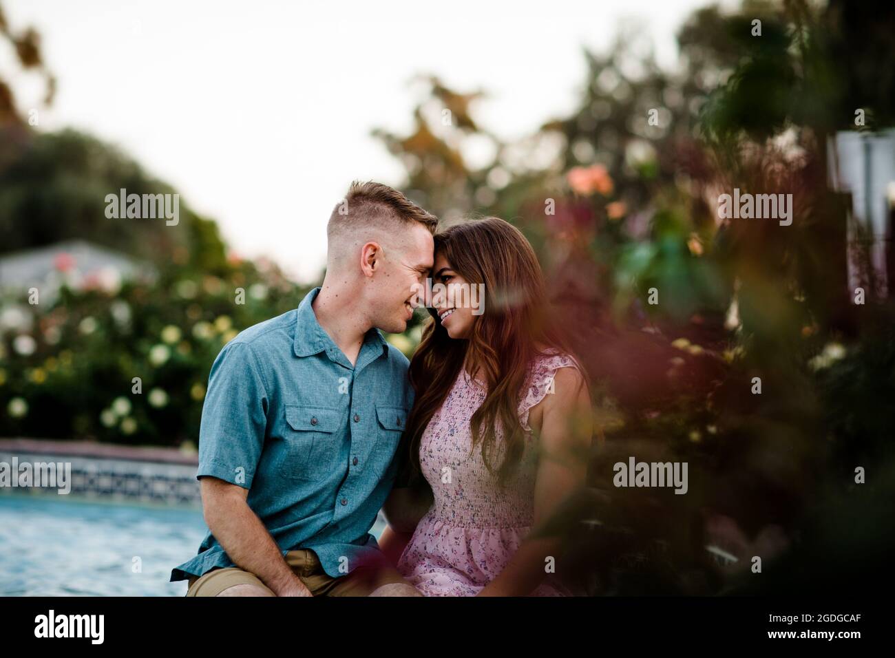 Marido y mujer en Rose Garden en San Diego Foto de stock