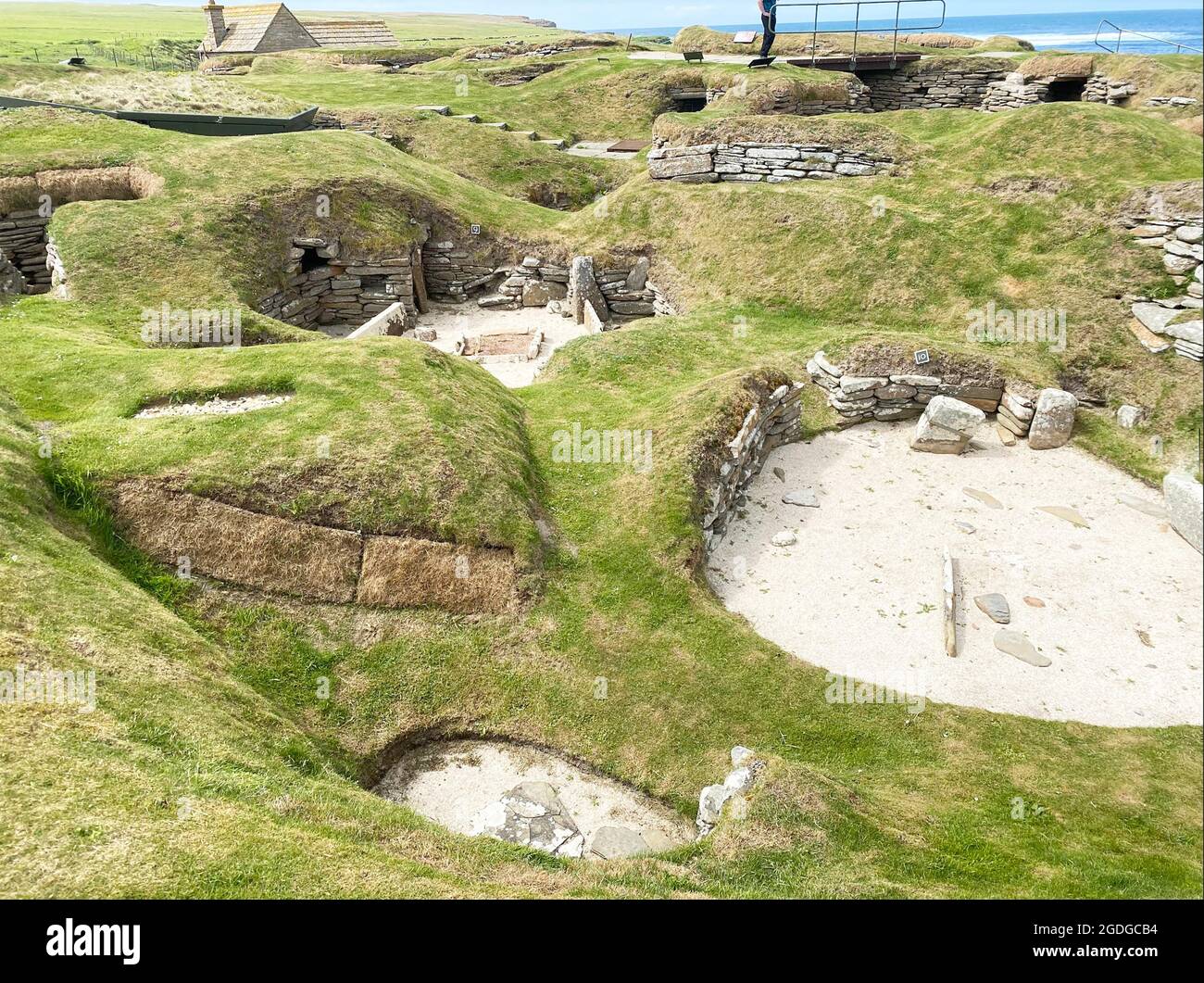 Asentamiento neolítico DE SKARA BRAE con vistas a la bahía de Skaill en la isla continental de Orkney, Escocia. Foto: Tony Gale Foto de stock