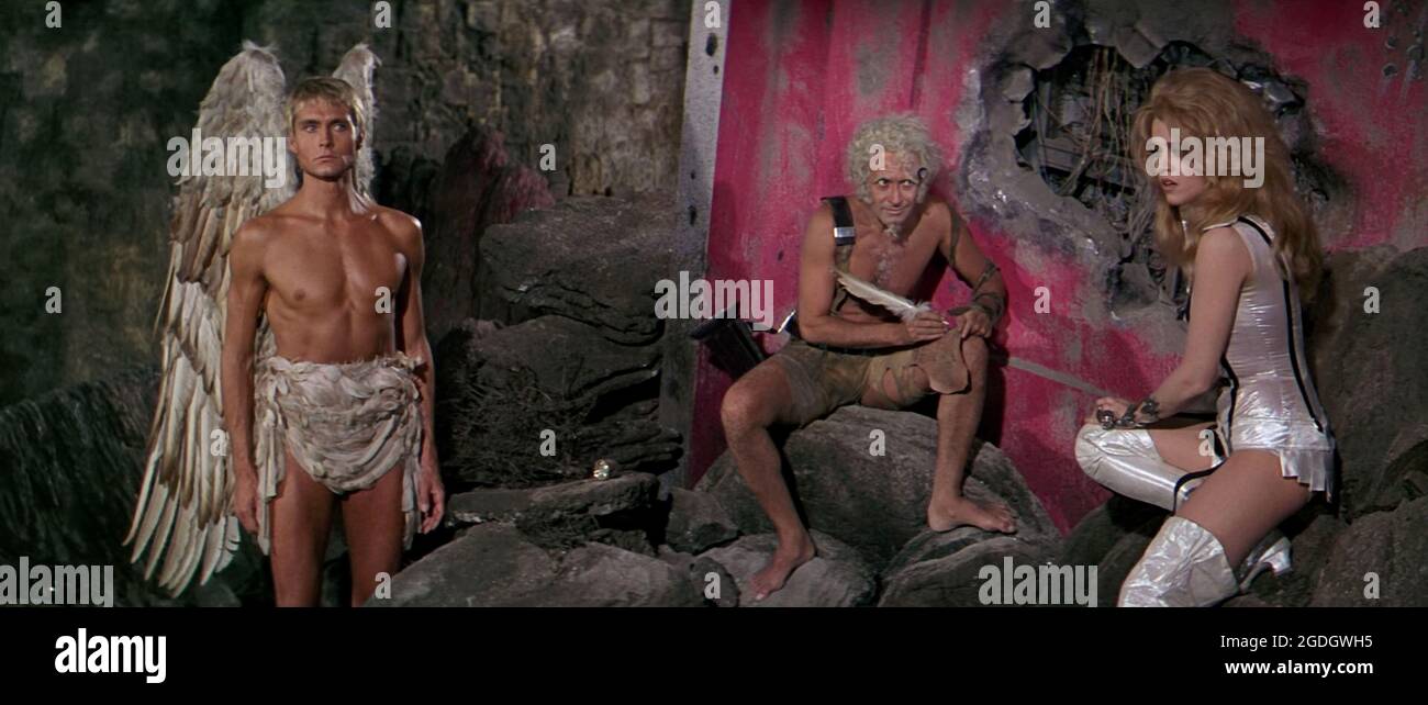 París. Francia. John Philip Law, Jane Fonda y Marcel Marceau en una escena  en (C) Dino De LaurentisParamount Pictures film, Barbarella (1968)  Director: Roger Vadim Escritores: Roger Vadim, Terry Southern y otros