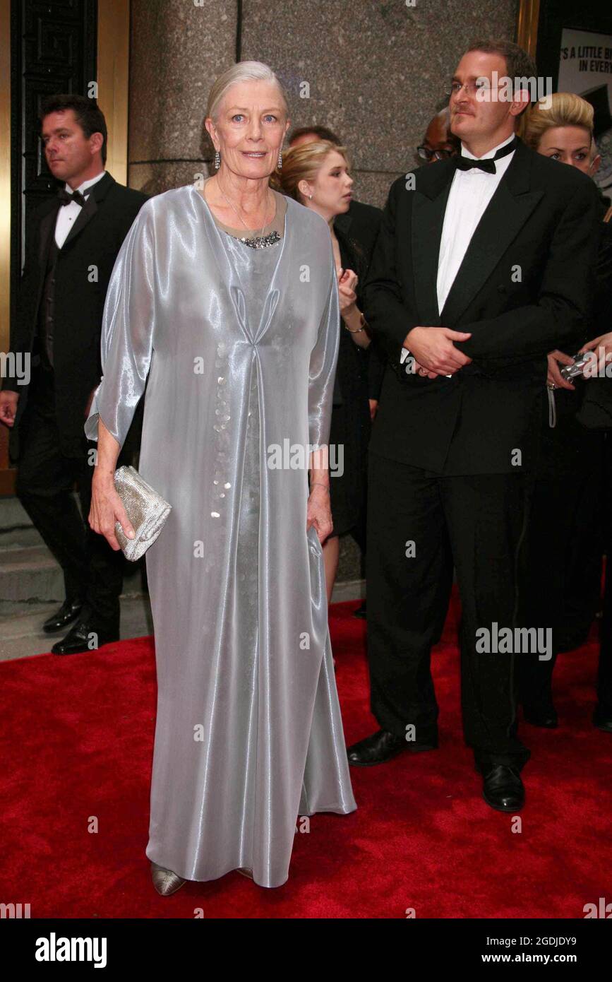 Vanessa Redgrave y su hijo Carlo Nero asisten a los Premios Tony 2007 en Radio City Music Hall en la ciudad de Nueva York el 10 de junio de 2007. Crédito de la foto: Henry McGee/MediaPunch Foto de stock