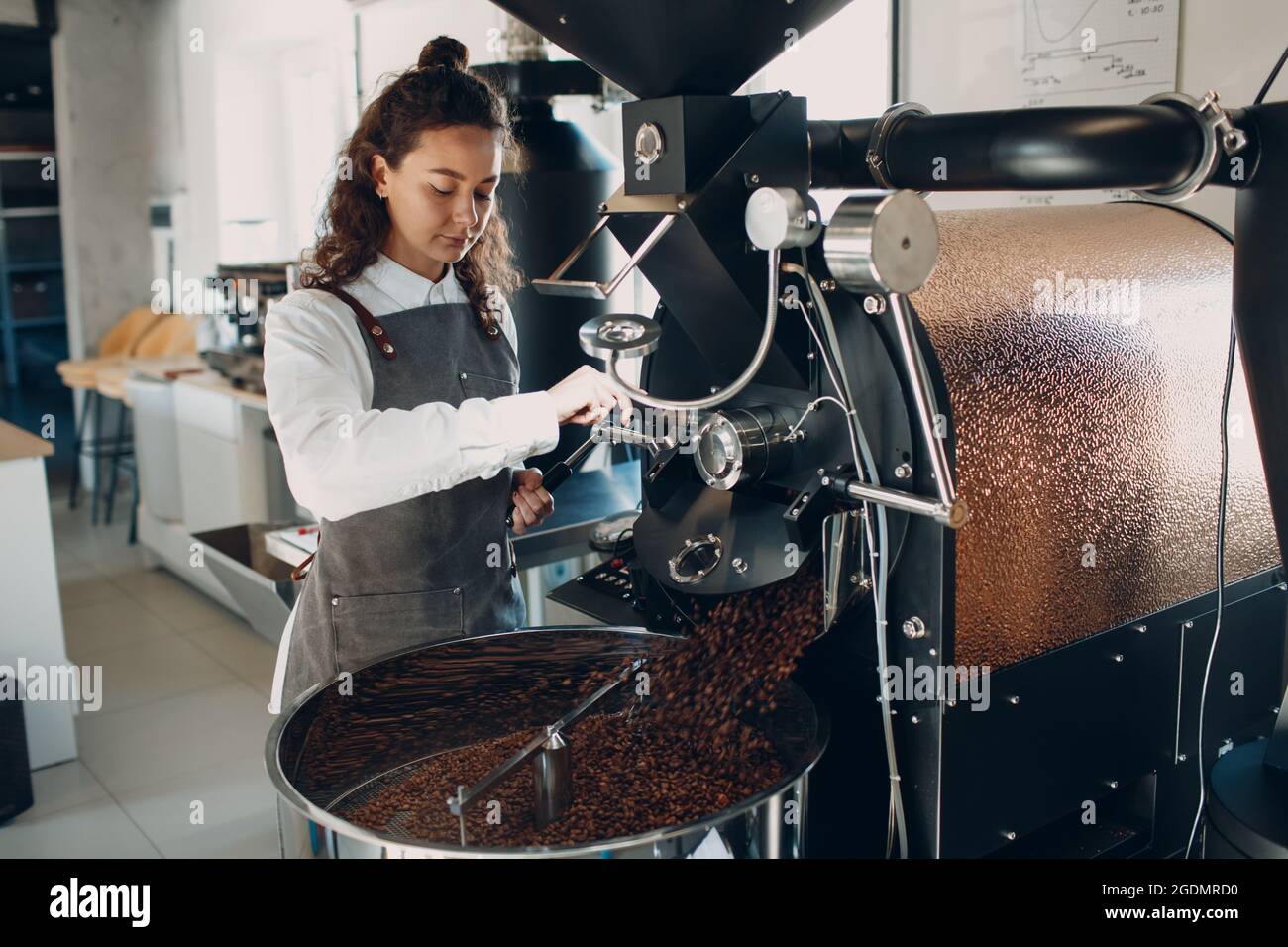 Napier Pekkadillo Conciliar Proceso de tostado de café fotografías e imágenes de alta resolución - Alamy