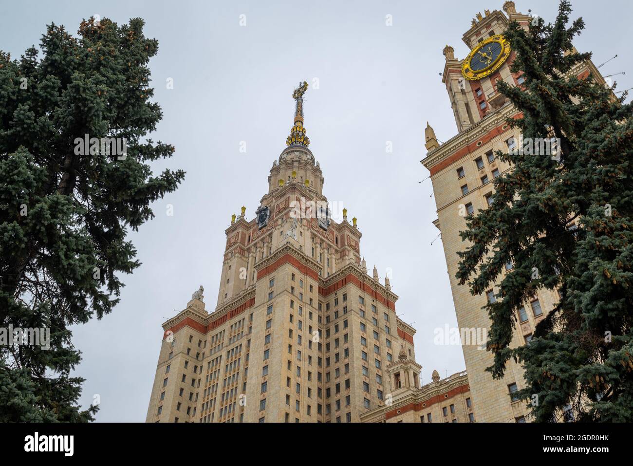 Moscú, Rusia - Marzo de 5. 2017. Edificio principal de la Universidad Estatal de Moscú Lomonosov Foto de stock