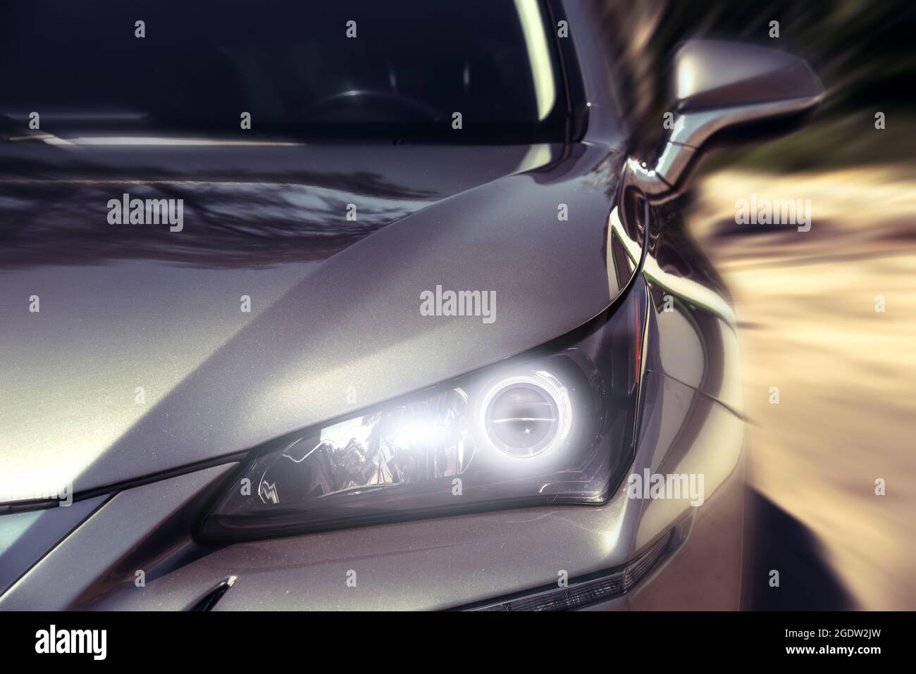 Faro de coche led fotografías e imágenes de alta resolución - Alamy