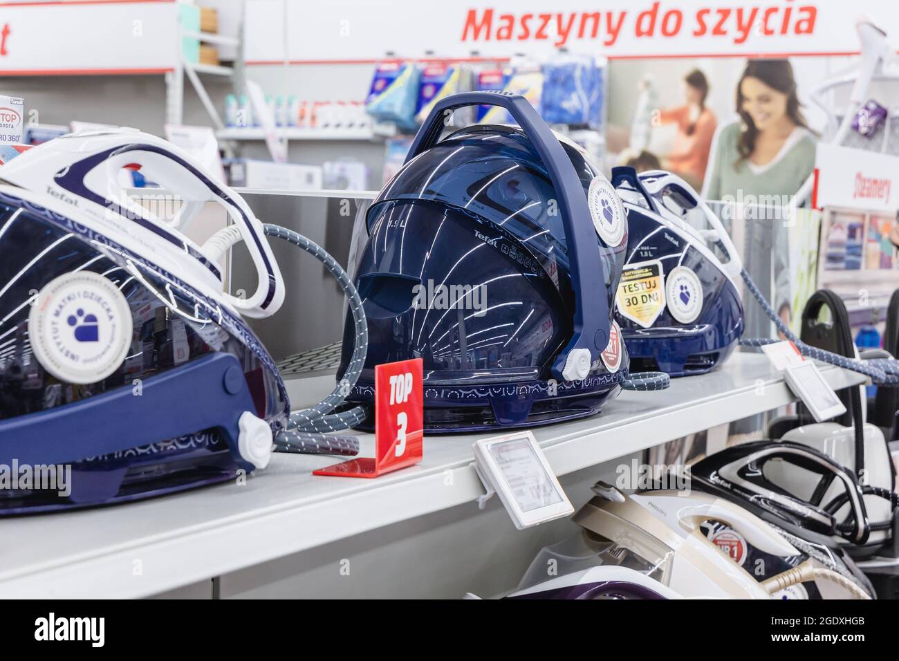 Plancha con generadores de vapor en la tienda MediaMarkt con  electrodomésticos y electrónica de consumo en Varsovia, Polonia Fotografía  de stock - Alamy