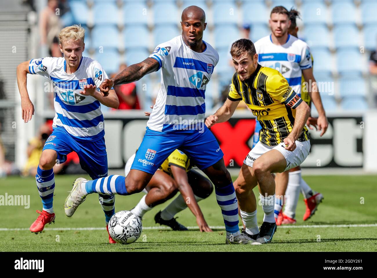 ZWOLLE, PAÍSES BAJOS 15 DE AGOSTO Gervane Kastaneer de PEC Zwolle
