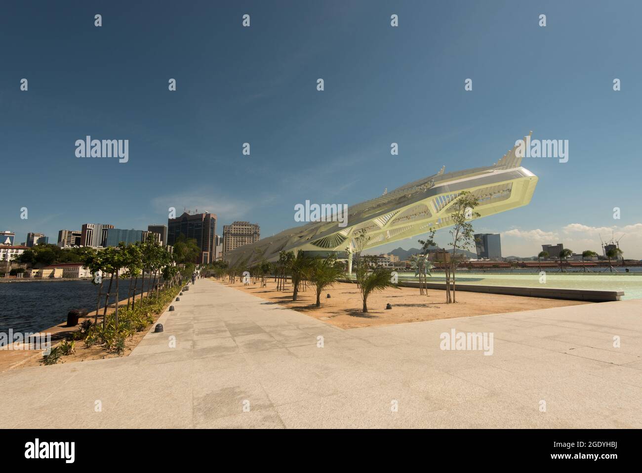 RÍO DE JANEIRO, BRASIL - 21 DE MARZO de 2016: Museo del Mañana en la recién reconstruida Plaza de Maua es la última atracción de la ciudad. Foto de stock
