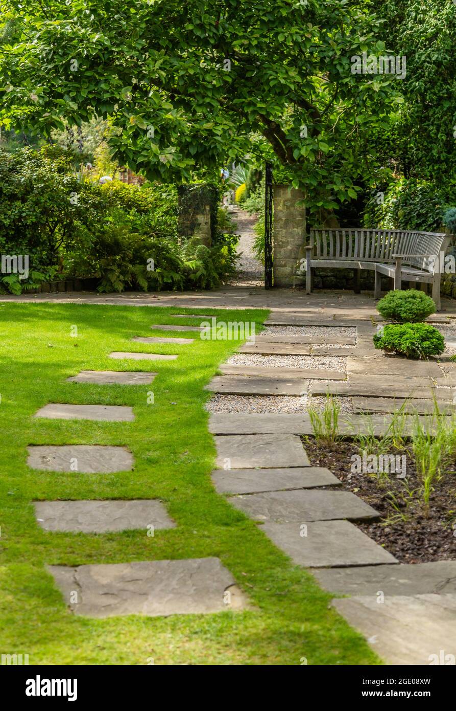 Piedras para decorar parques y jardines caseros Fotografía de stock - Alamy