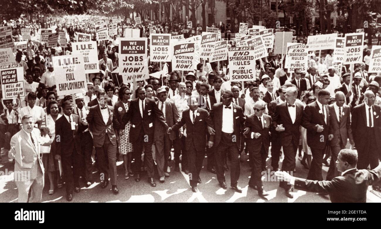 Marzo sobre Washington protesta por los derechos civiles dirigida por Martin Luther King, Jr., y otros líderes de derechos civiles el 28 de agosto de 1963, en Washington, D.C. (EE.UU.) Foto de stock