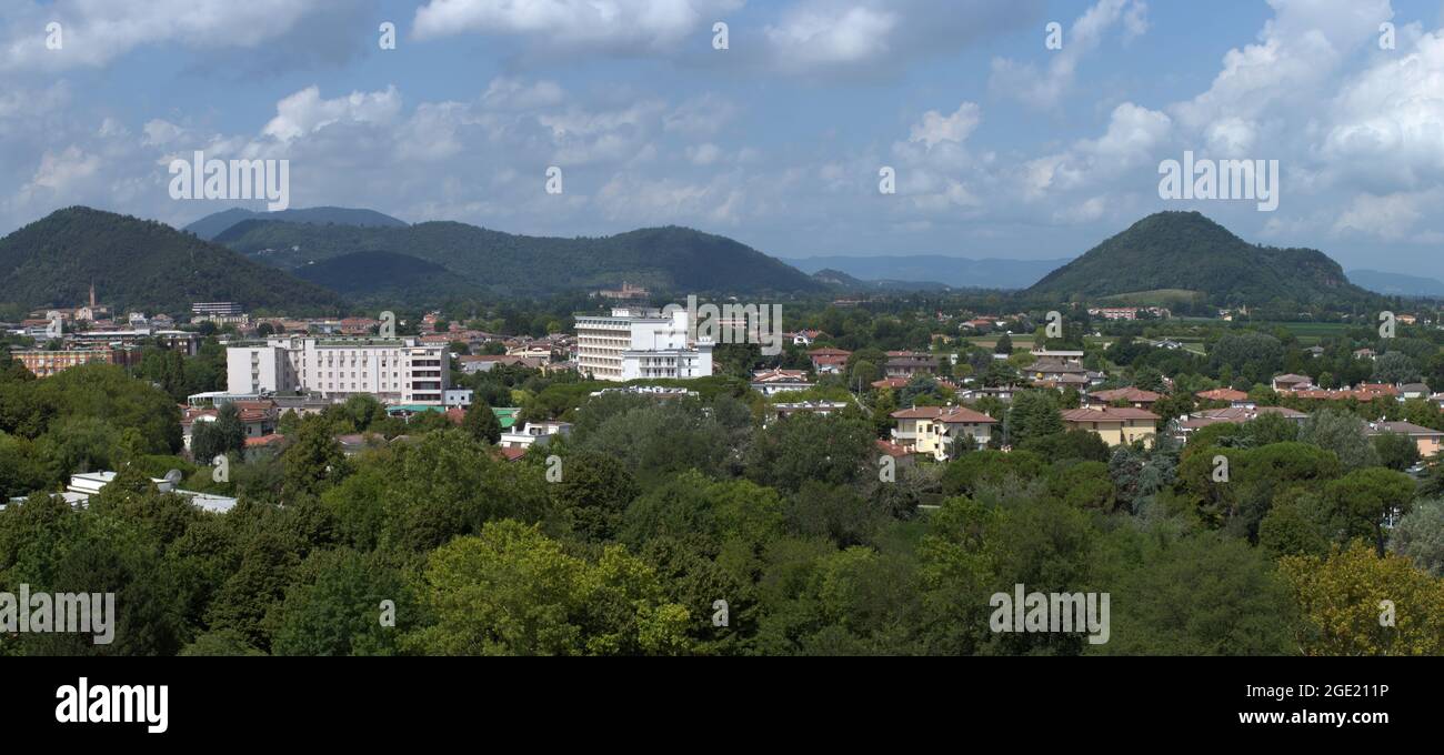 Inodoro fuegos artificiales Comida Vista panorámica de Abano Terme y Colli euganei. Padova, Italia Fotografía  de stock - Alamy