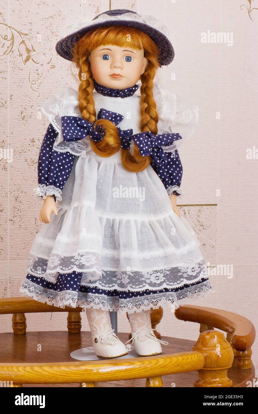 Muñeca en vestido azul fotografías e imágenes de alta resolución - Página 3 - Alamy Muñeca en vestido azul fotografías e imágenes de alta resolución - Página 3 - Alamy