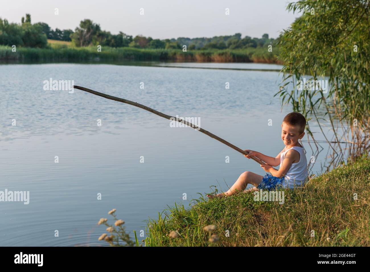 Caña de pescar para niños fotografías e imágenes de alta