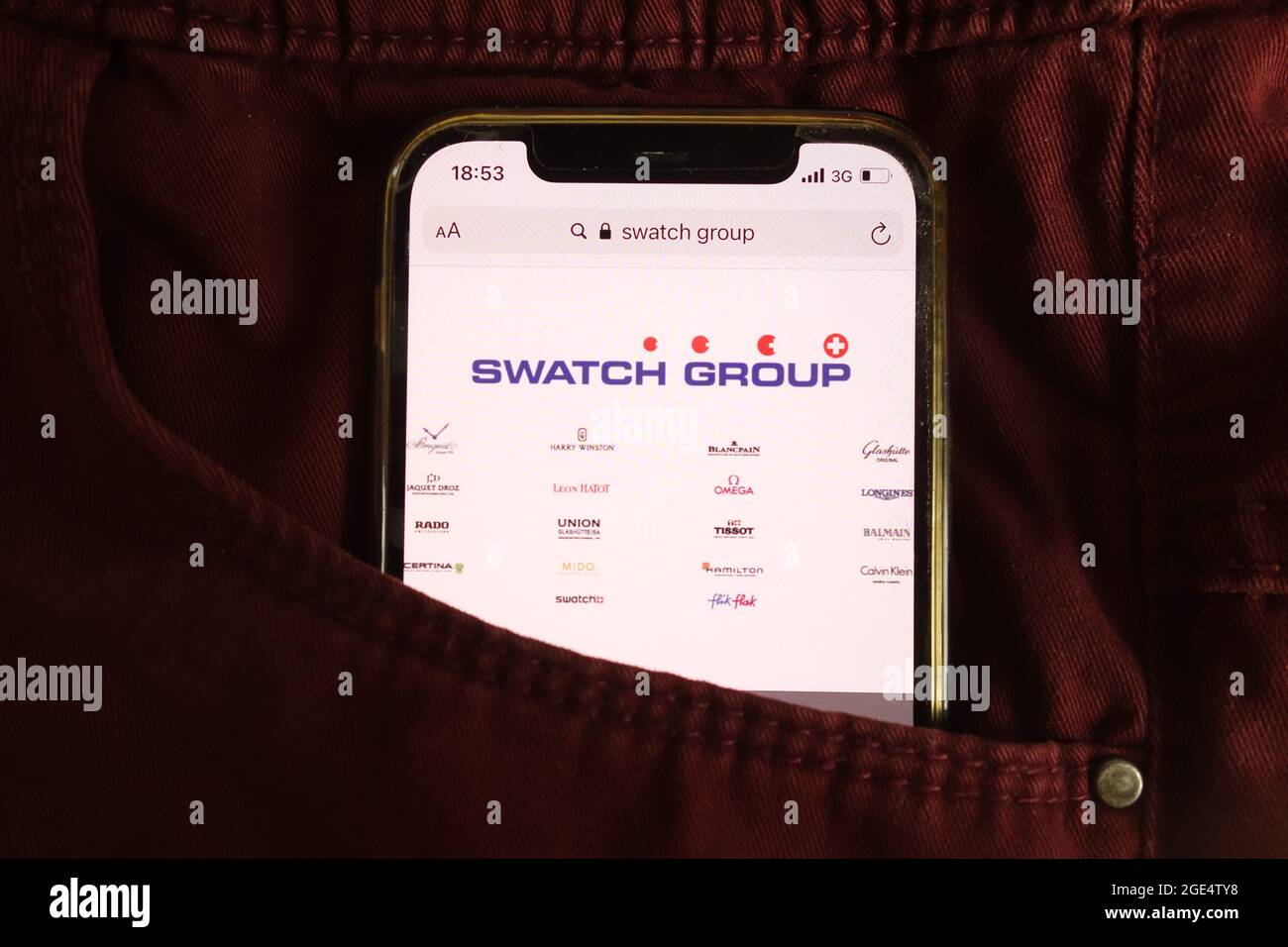 KONSKIE, POLONIA - 04 de agosto de 2021: El logotipo de Swatch Group Ltd  aparece en el teléfono móvil Fotografía de stock - Alamy
