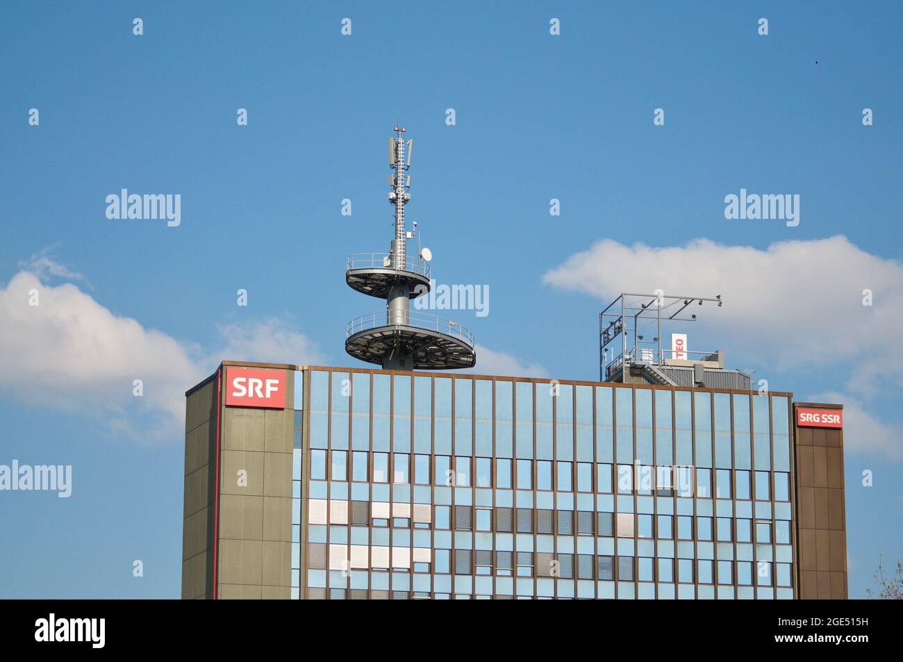 Zurich, Suiza - 16th Abril 2021 : SRF (Schweizer Radio und Fernsehen),  edificio de oficinas centrales de estudio en Zurich, Suiza. SRF es el sw  más grande Fotografía de stock - Alamy