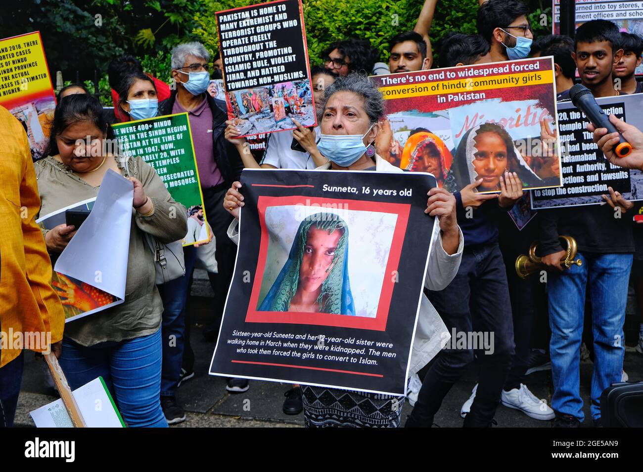 Londres, Reino Unido. Los hindúes protestan fuera de la Alta Comisión de Pakistán contra la discriminación religiosa de las minorías. Foto de stock