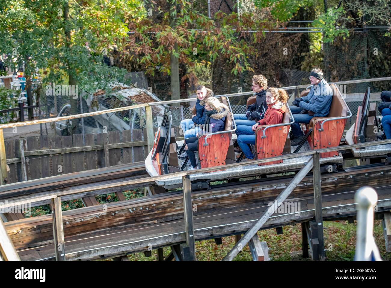 Robin Hood Rollercoaster Sherwood Forrest en el último día de operación antes de que fuera convertido a RMC Untamed Foto de stock