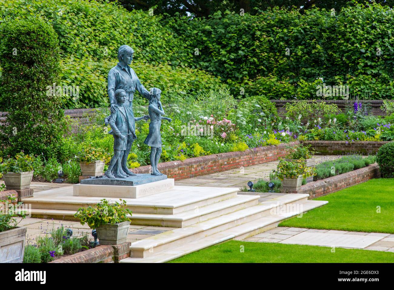 Estatua conmemorativa de la Princesa Diana en el Jardín Sunken del Palacio de Kensington, Londres Foto de stock