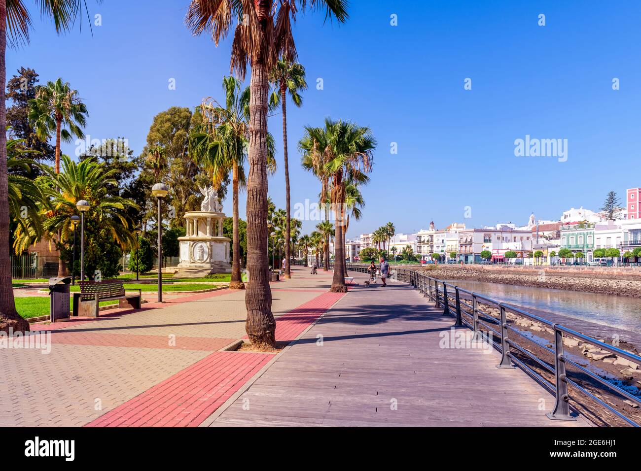Paseo de la ribera ayamonte fotografías e imágenes de alta resolución
