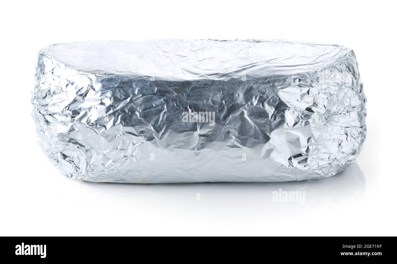 Sándwich de kebab en papel de aluminio listo para llevar aislado sobre  fondo blanco Fotografía de stock - Alamy