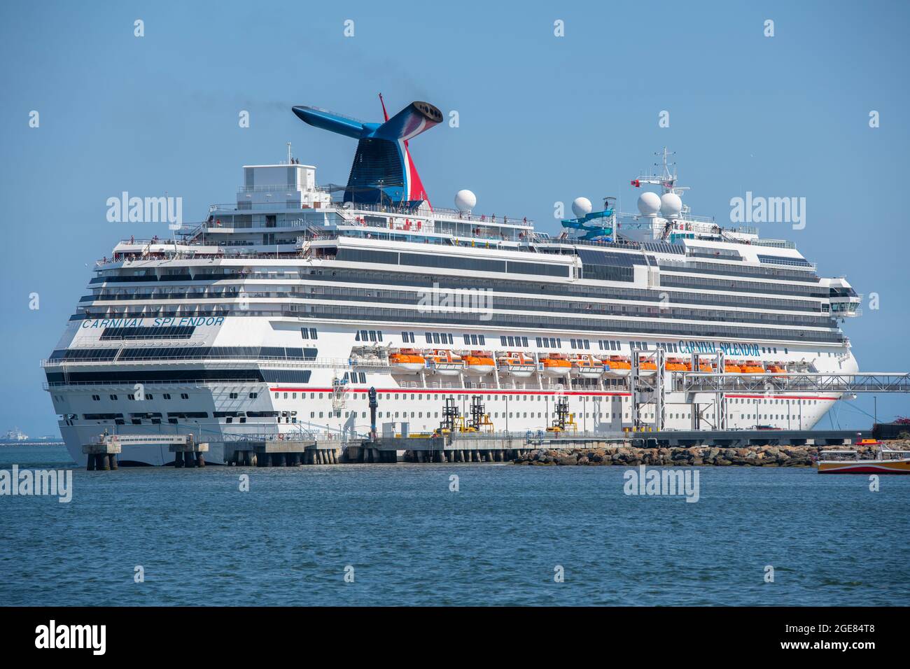 Barco de cruceros Carnival Splendor anclado en la ciudad de Long Beach, Los  Angeles County, California CA, Estados Unidos Fotografía de stock - Alamy