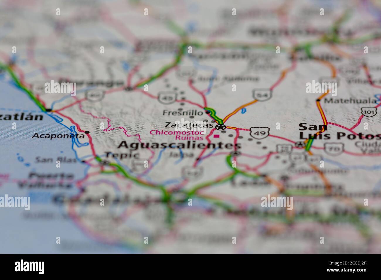 Zacatecas México aparece en un mapa de carreteras o mapa geográfico
