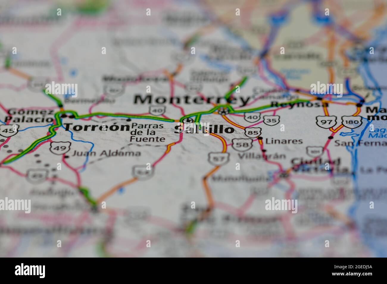 Saltillo México aparece en un mapa de carreteras o mapa geográfico