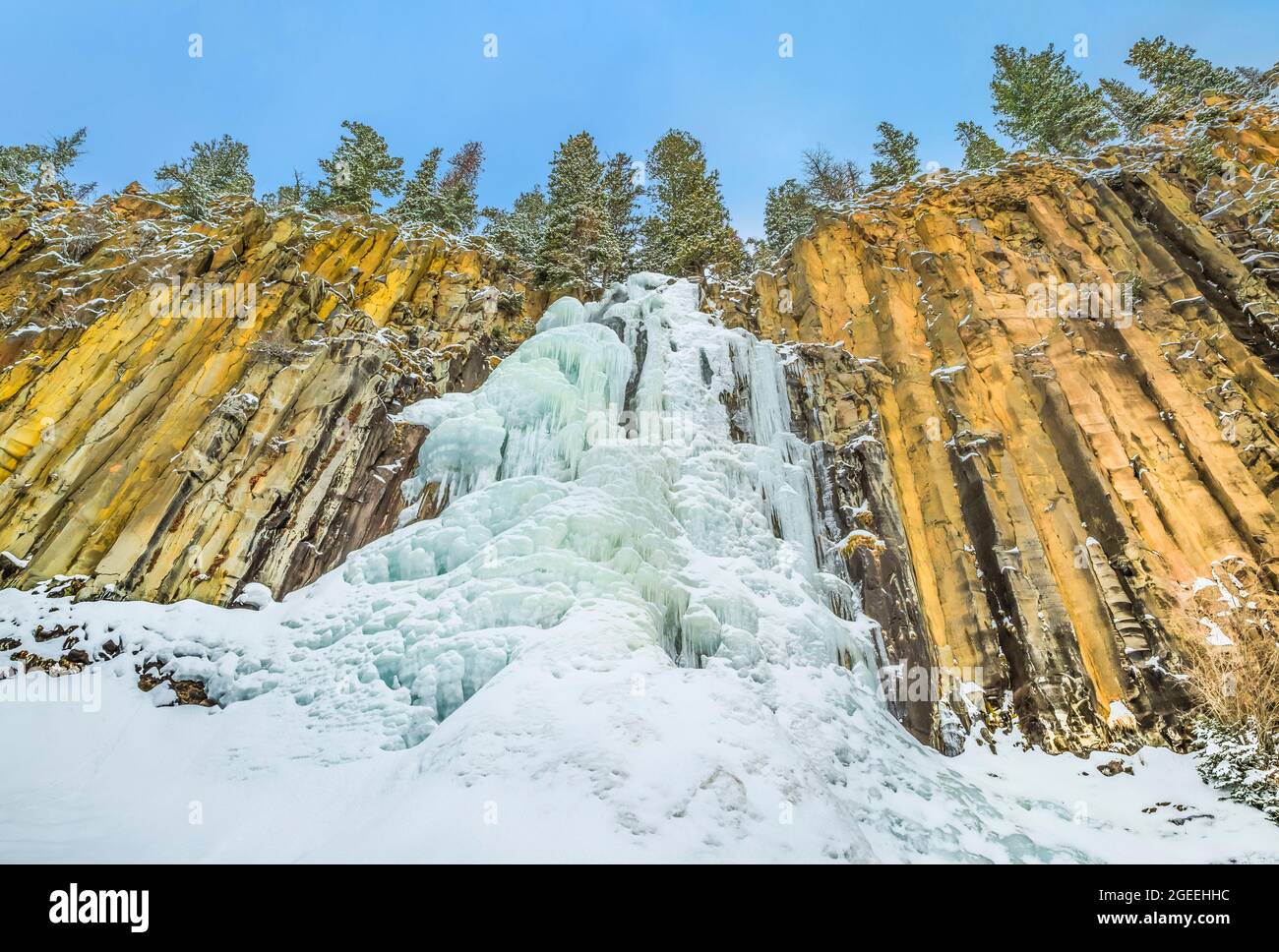 Palisade congelado cae en la cuenca hyalite Creek cerca de Bozeman, Montana  Fotografía de stock - Alamy
