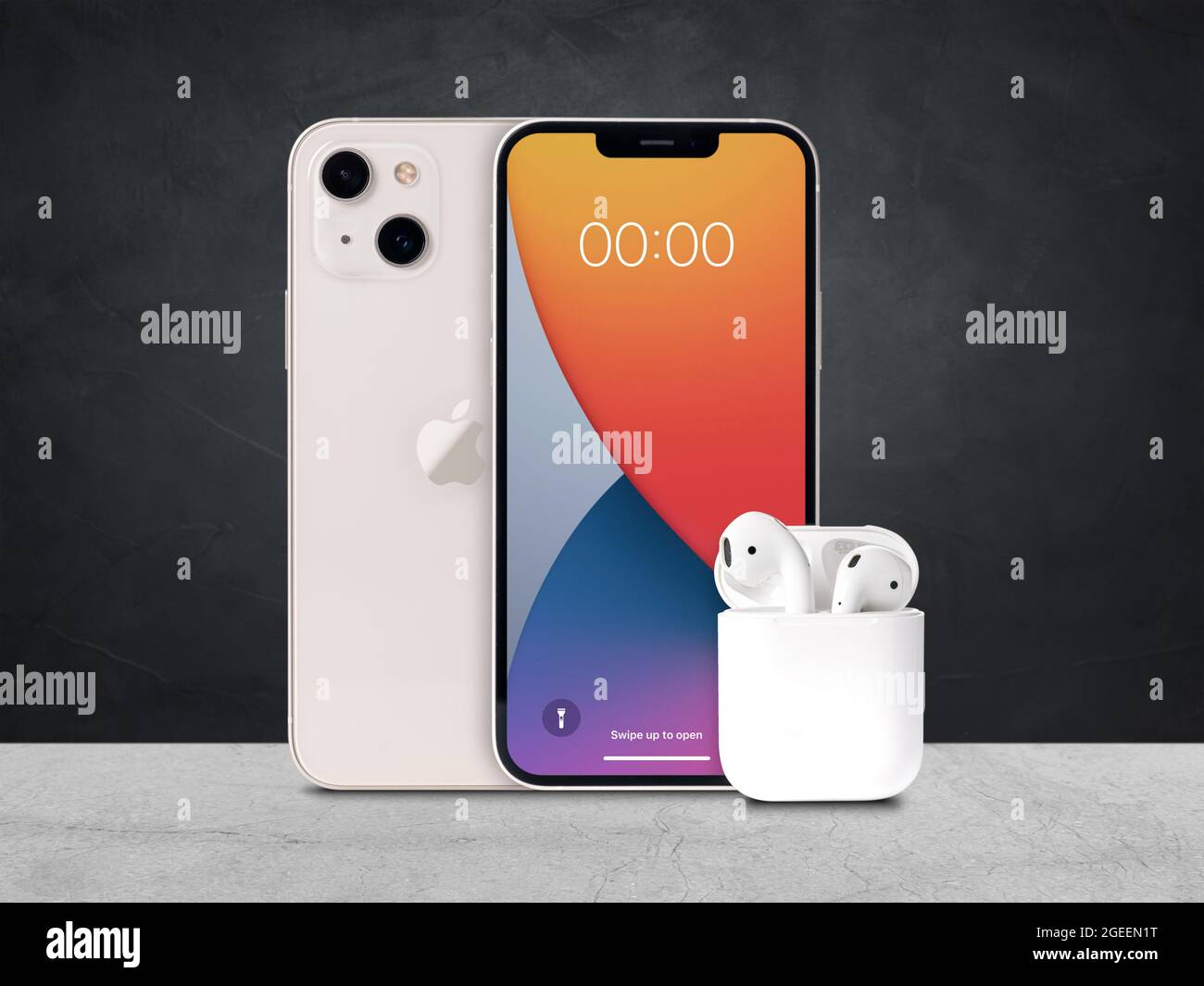 Airpods 2 fotografías e imágenes de alta resolución - Alamy