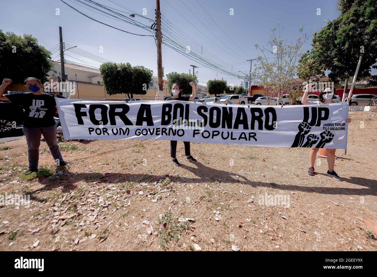 Cuiaba Brasil 19 21 De Agosto Grupos De Partidarios Y Manifestantes Contra El Presidente Jair Bolsonaro Ninguna Fiesta Se Reunieron En La Entrada Del Hotel Fazenda Mato Grosso En Cuiaba Mt Este