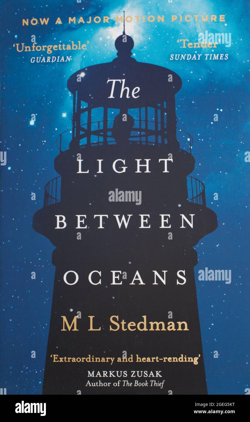 El libro, La Luz entre los Océanos, de M L Stedman Foto de stock