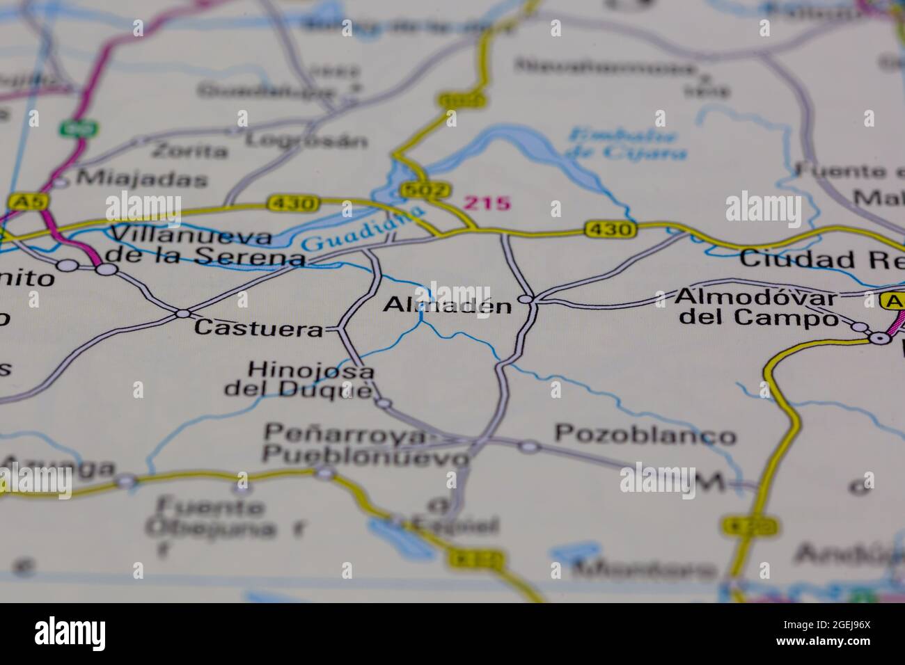 Almaden España aparece en un mapa de carreteras o en un mapa geográfico Foto de stock