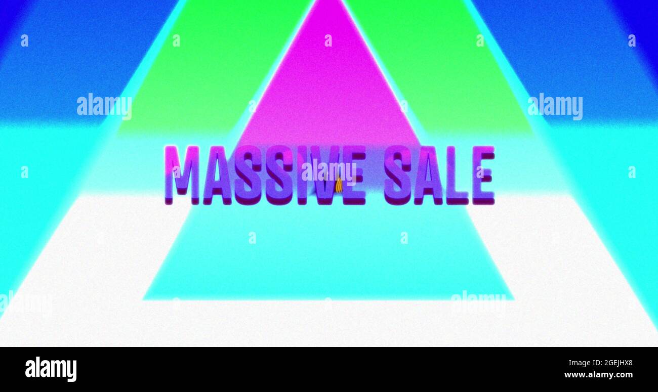 Imagen del texto de venta masiva en letras púrpura brillante sobre triángulos de neón y líneas rojas Foto de stock